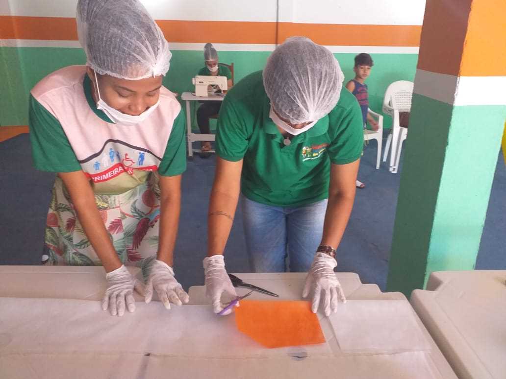 Camacã: Secretaria de Assistência Social confecciona máscaras e faz doações11